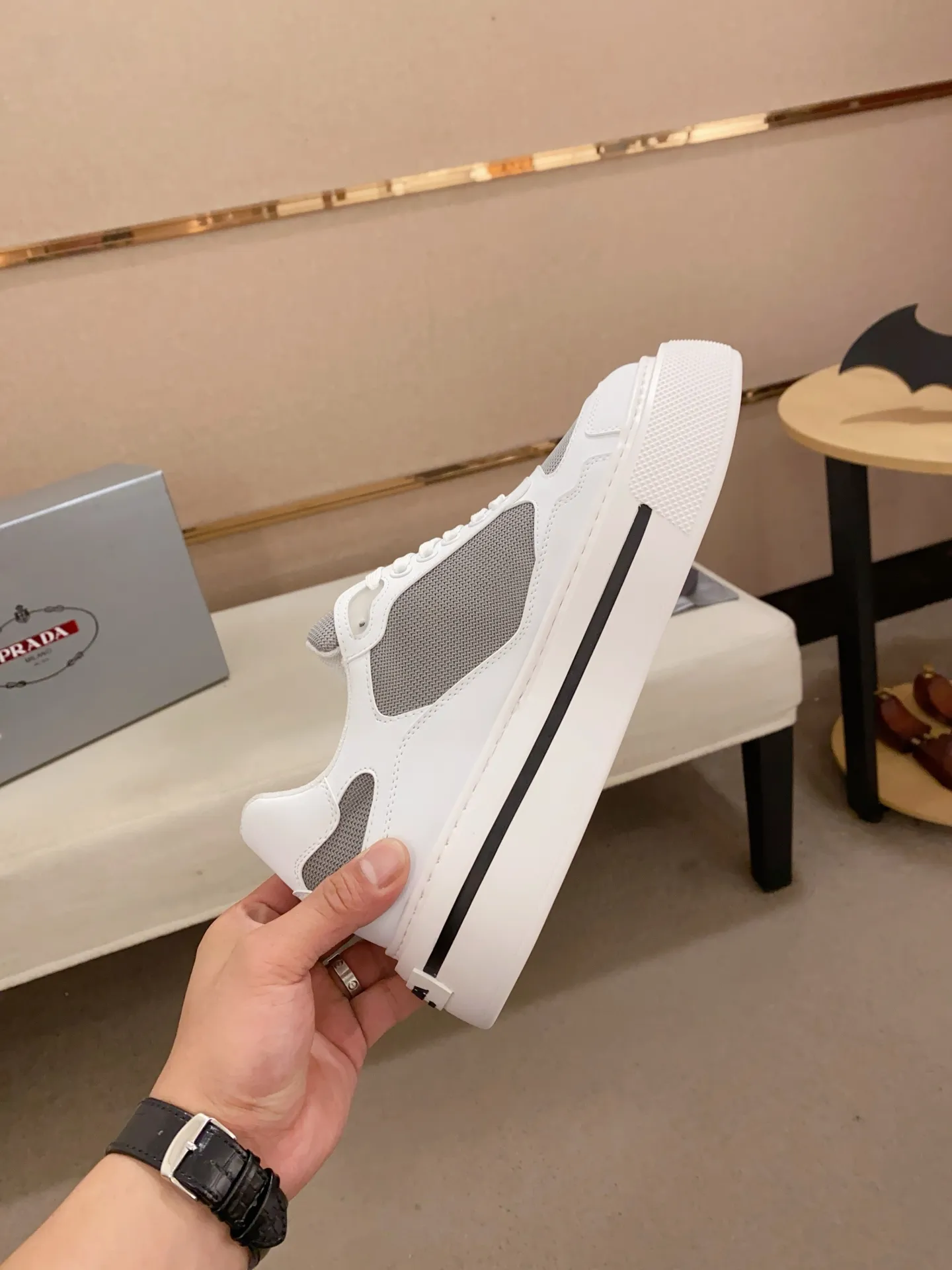 Men's shoes 💰 580💰 ✔️✔️✔️Higher version High-quality new PRADA (Prada) counters are launched simultaneously, new men's shoes, 😘fabrics are selected from breathable fly weave fabrics. Lining: Imported cowhide leather lining. 👍🏿High-end☄️Open-molded non-slip rubber outsole, exquisite lines, simple and elegant, comfortable and high-end for leisure travel. Number of yards: 38 to 44.
